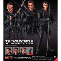 MAFEX T-800 (T2:BATTLE DAMAGE Ver.)
